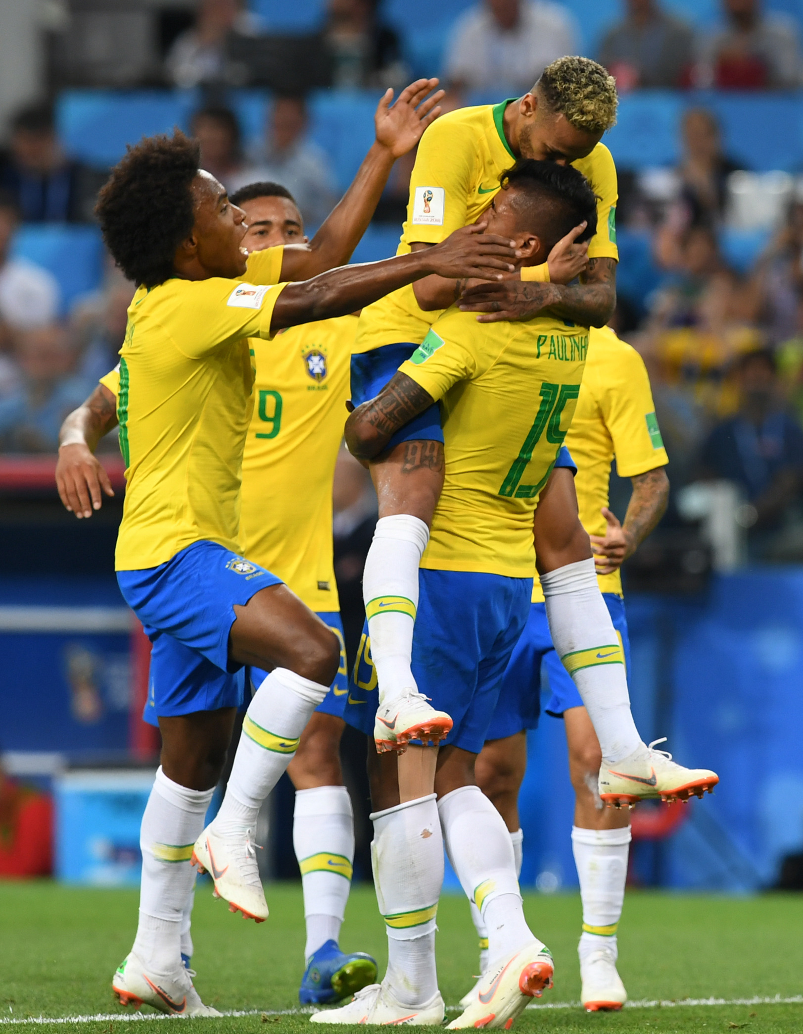 巴西足球_(巴西足球运动员) 巴西足球_(巴西足球运动员)