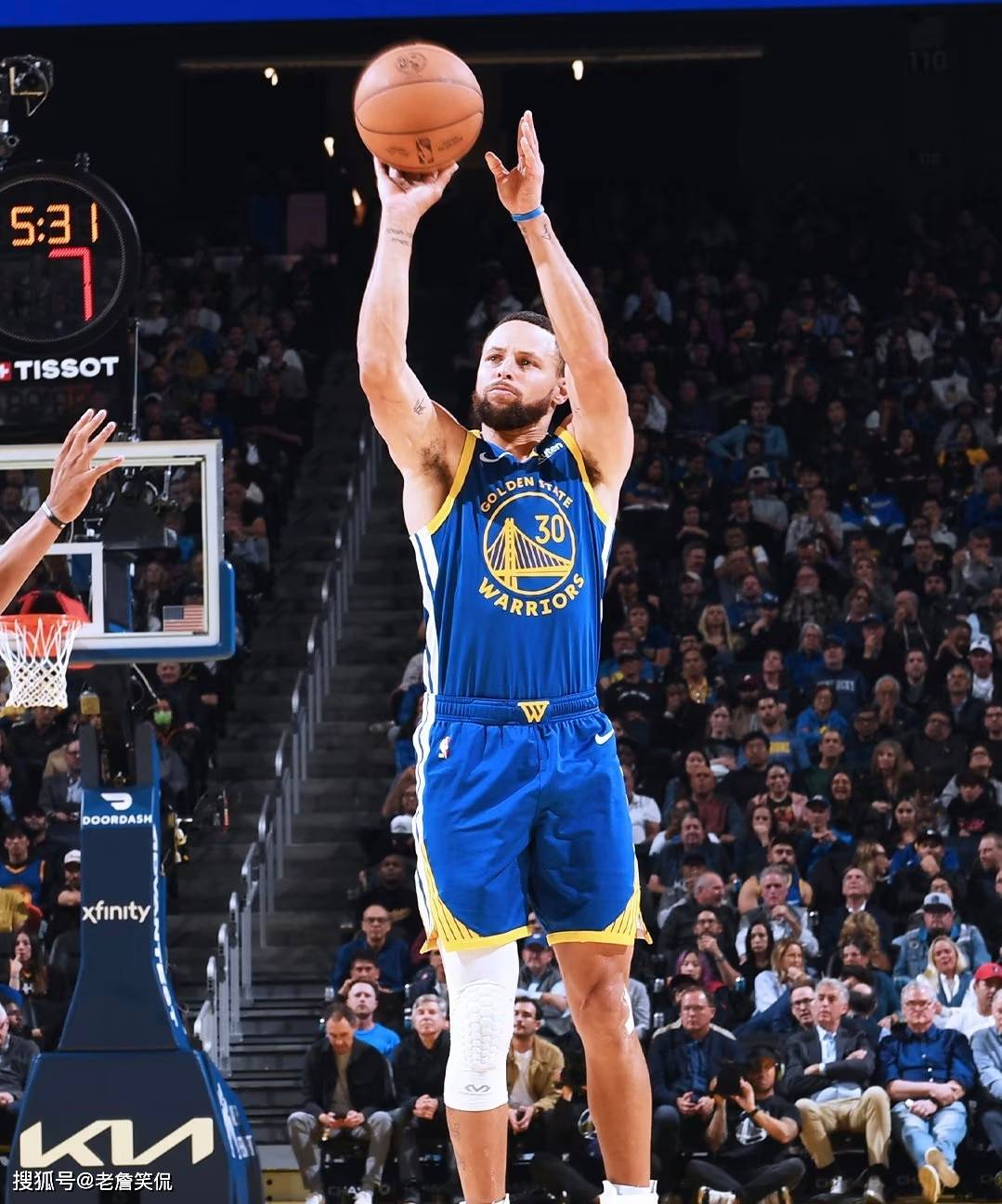 关于库里明日对阵雷霆将复出此前因感冒已缺阵3场的信息