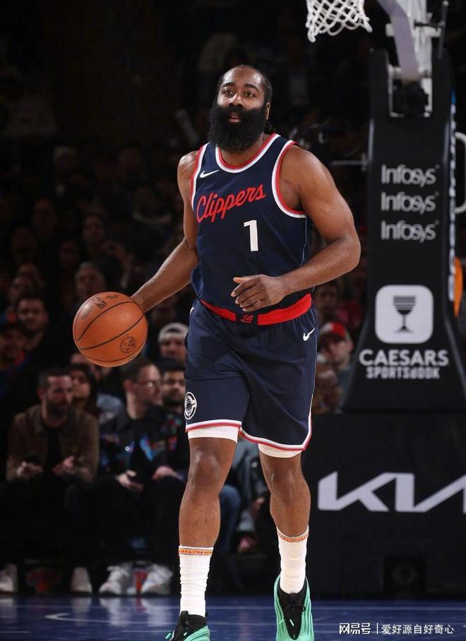 哈登快船生涯第7次三双追平队史纪录三双合计81次的简单介绍