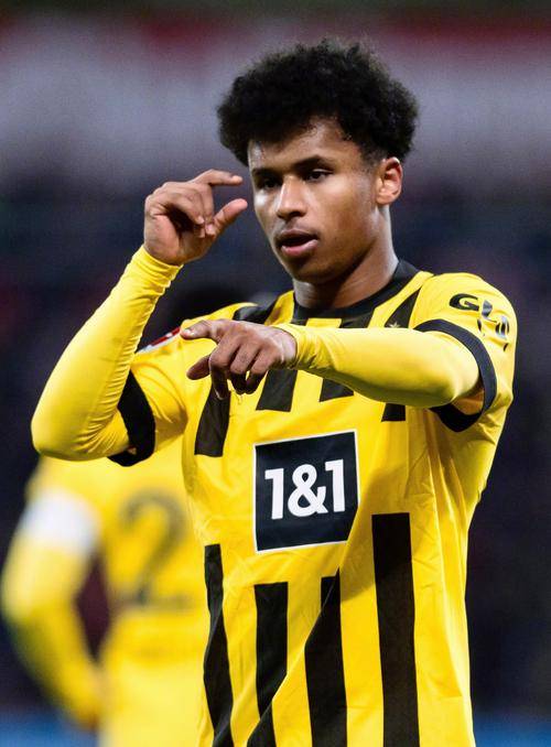 曼联关注阿德耶米球员还没有与多特蒙德续约