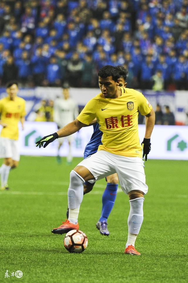 包含曝巴萨有意21岁黄潜前锋艾永将激活解约金条款的词条