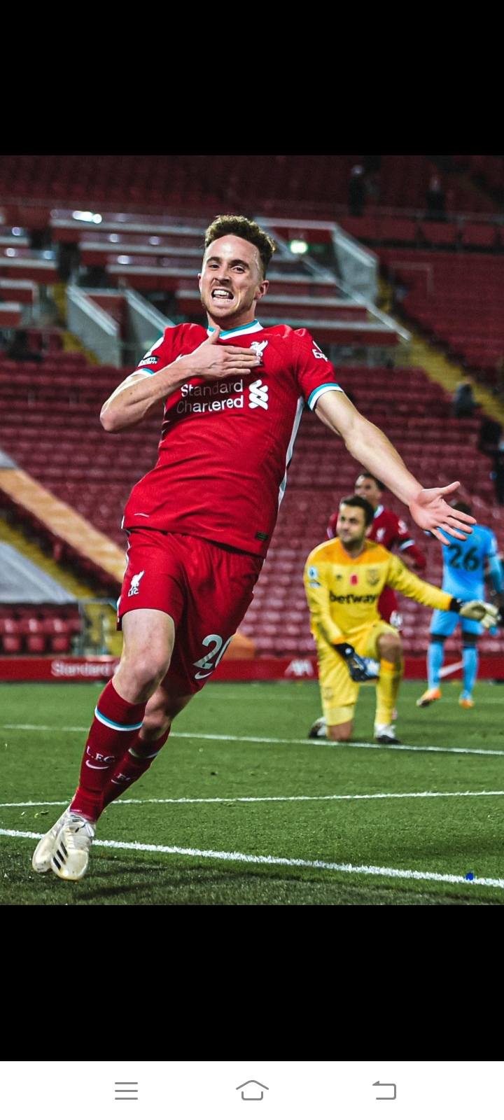 关于巴黎圣日耳曼悼念若塔兄弟训练前默哀一分钟的信息