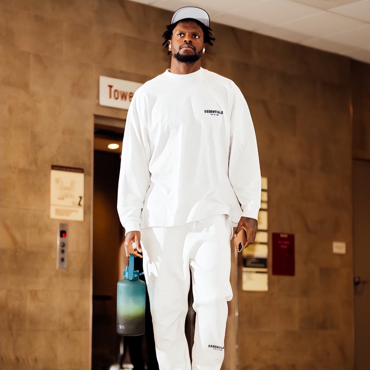 关于NBA常规赛骑士主场128-122力克公牛米切尔29分莫布利24+8的信息