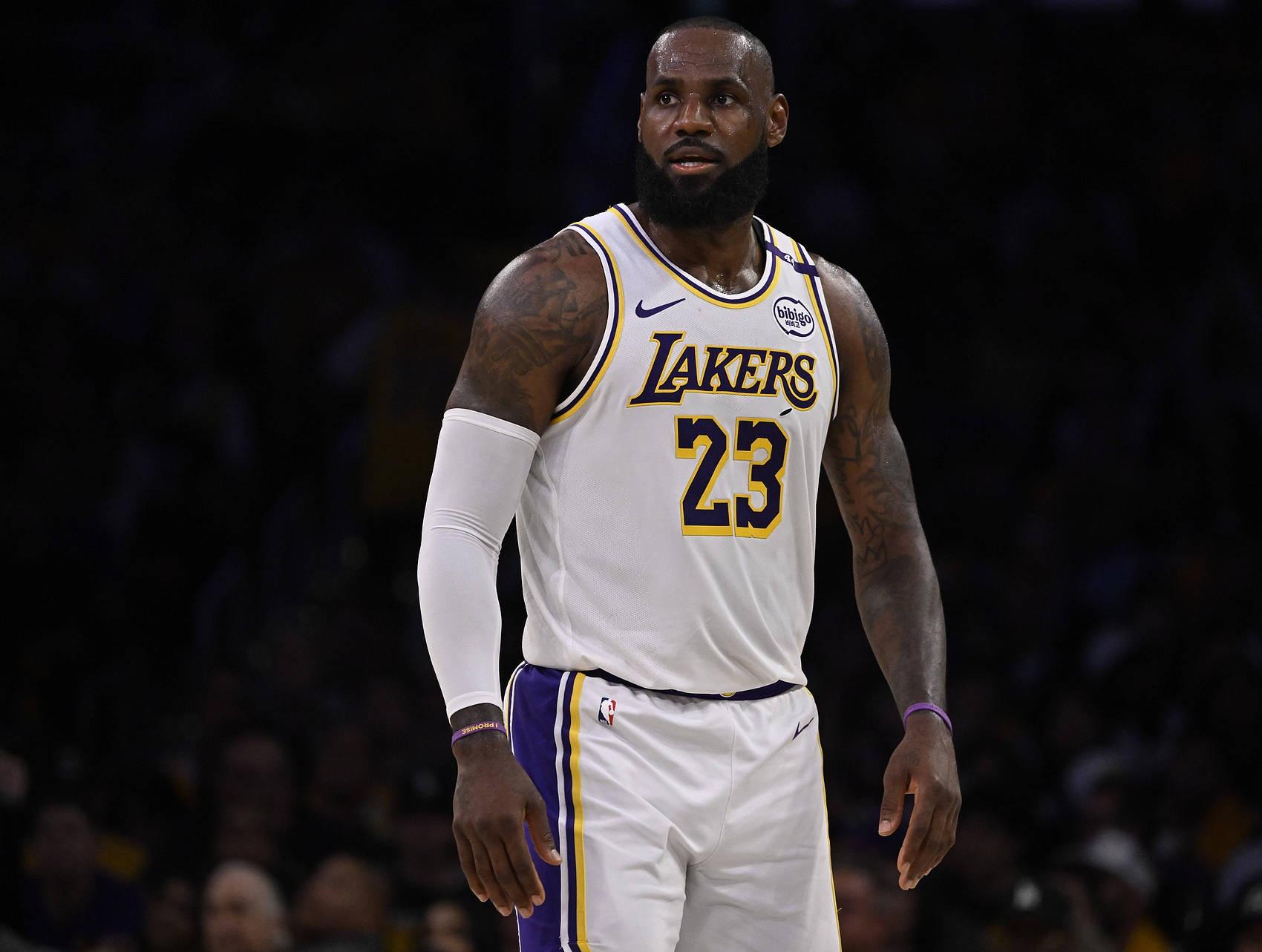 关于湖人在本赛季造成对手进攻犯规上领跑联盟达到9次的信息