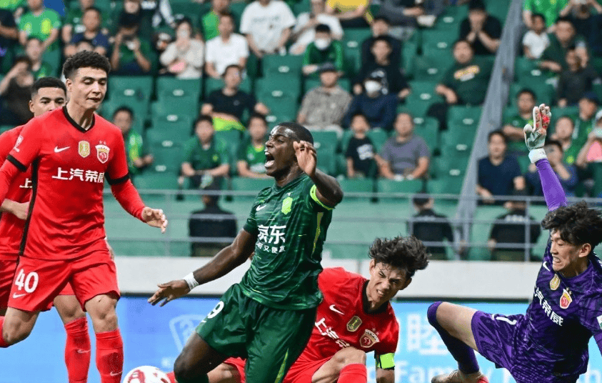 关于足协加大对“洋哨”的借用力度外籍裁判执法京鲁大战的信息