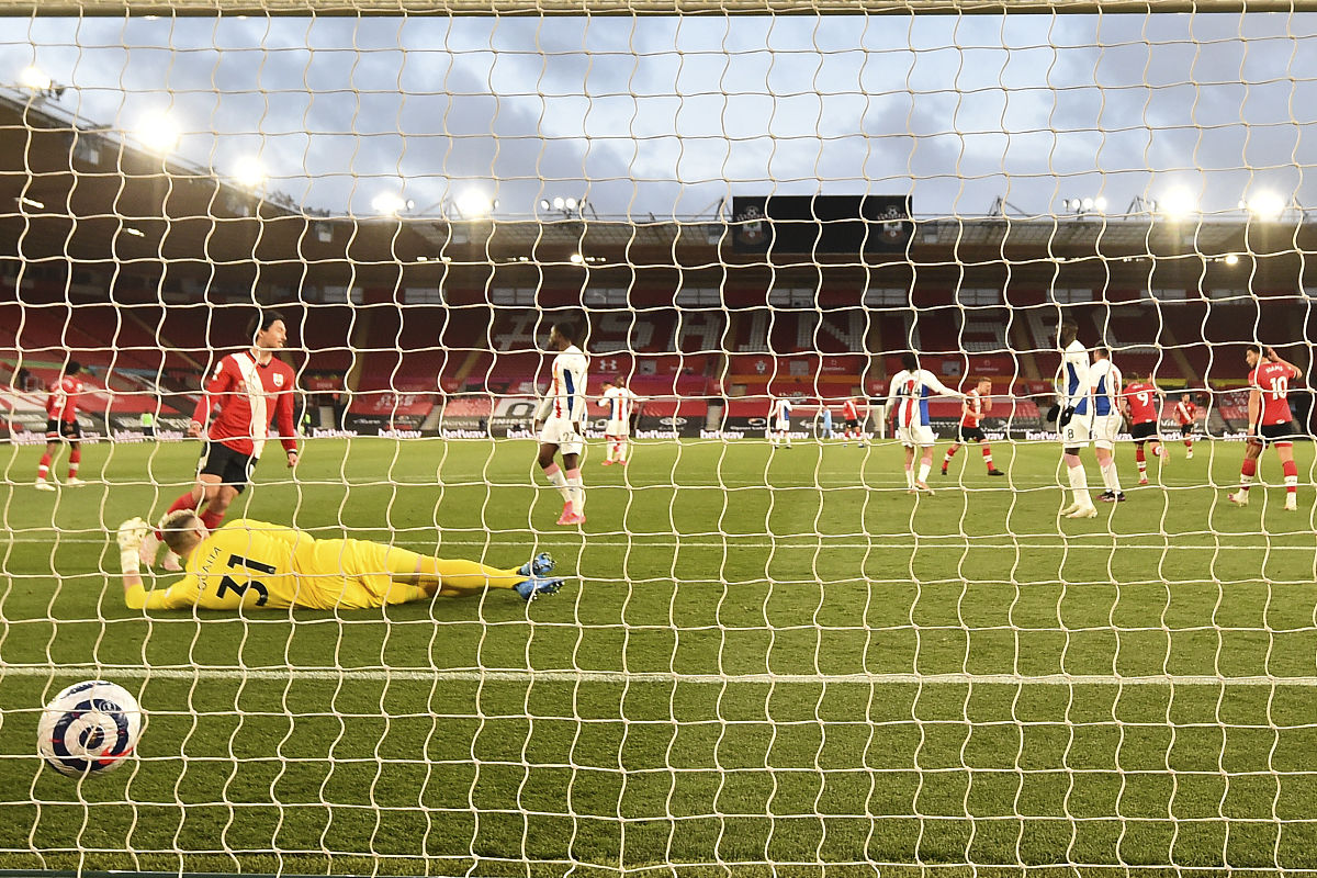 记者:国足进行定位球特训课备战18强赛的简单介绍 记者:国足进行定位球特训课备战18强赛的简单介绍