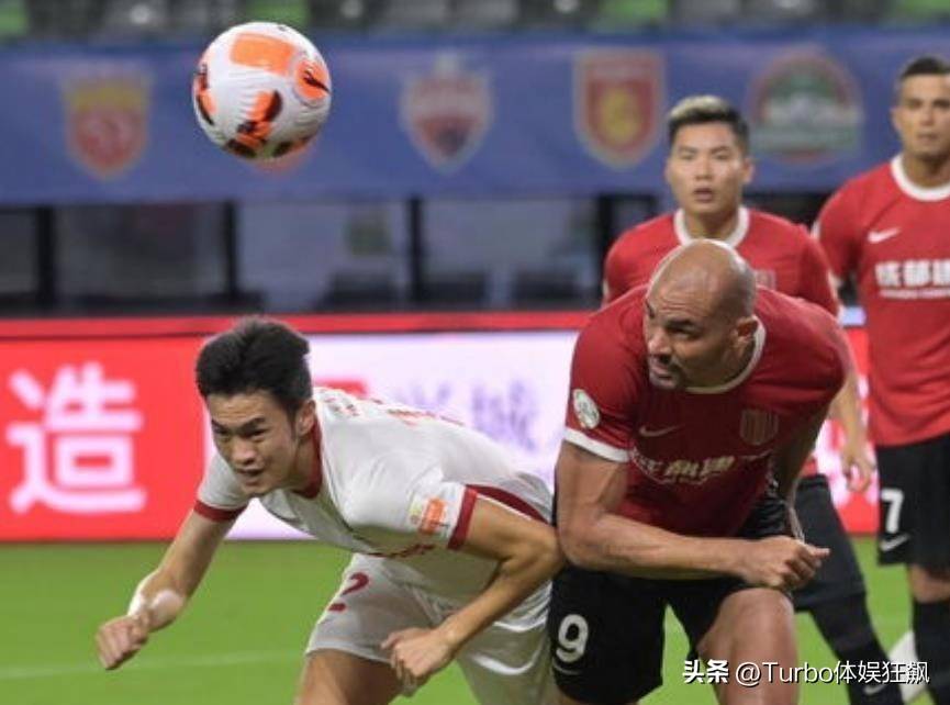 包含韦世豪与球迷赛场起冲突最终染红被罚下的词条