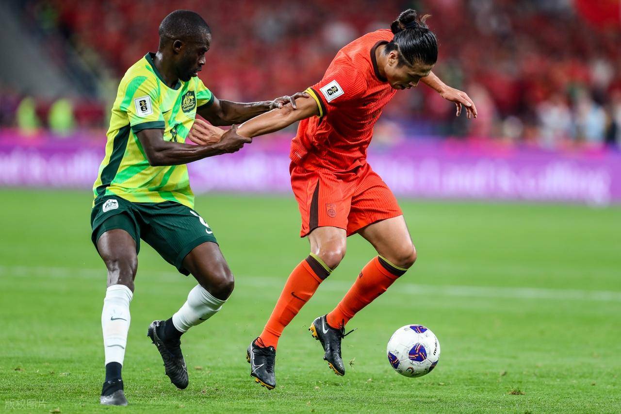 包含客战印尼国足谁能攻城拔寨国足迎来生死战的词条