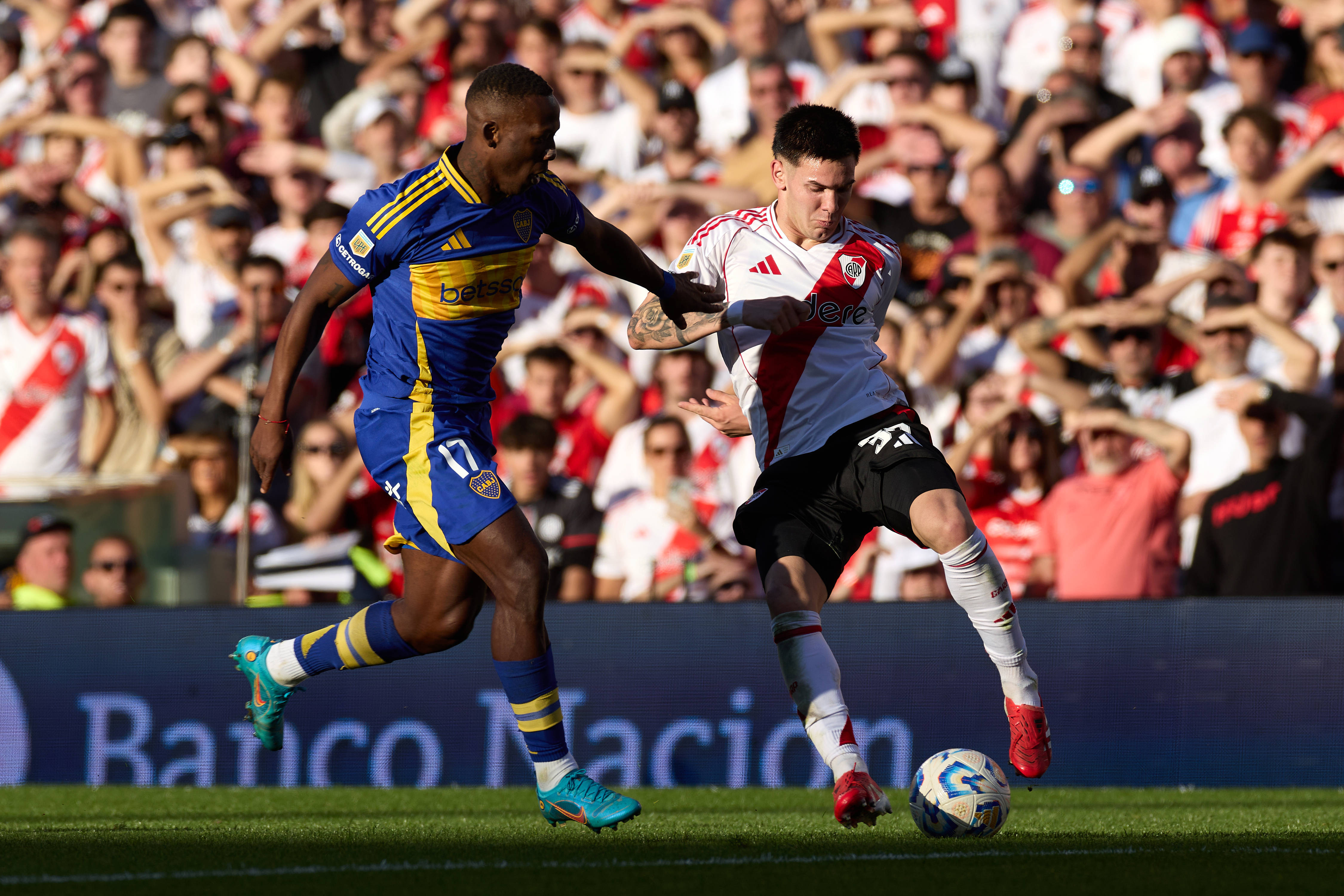 曝皇马将官宣签下马斯坦托诺球员将在世俱杯之后加盟的简单介绍