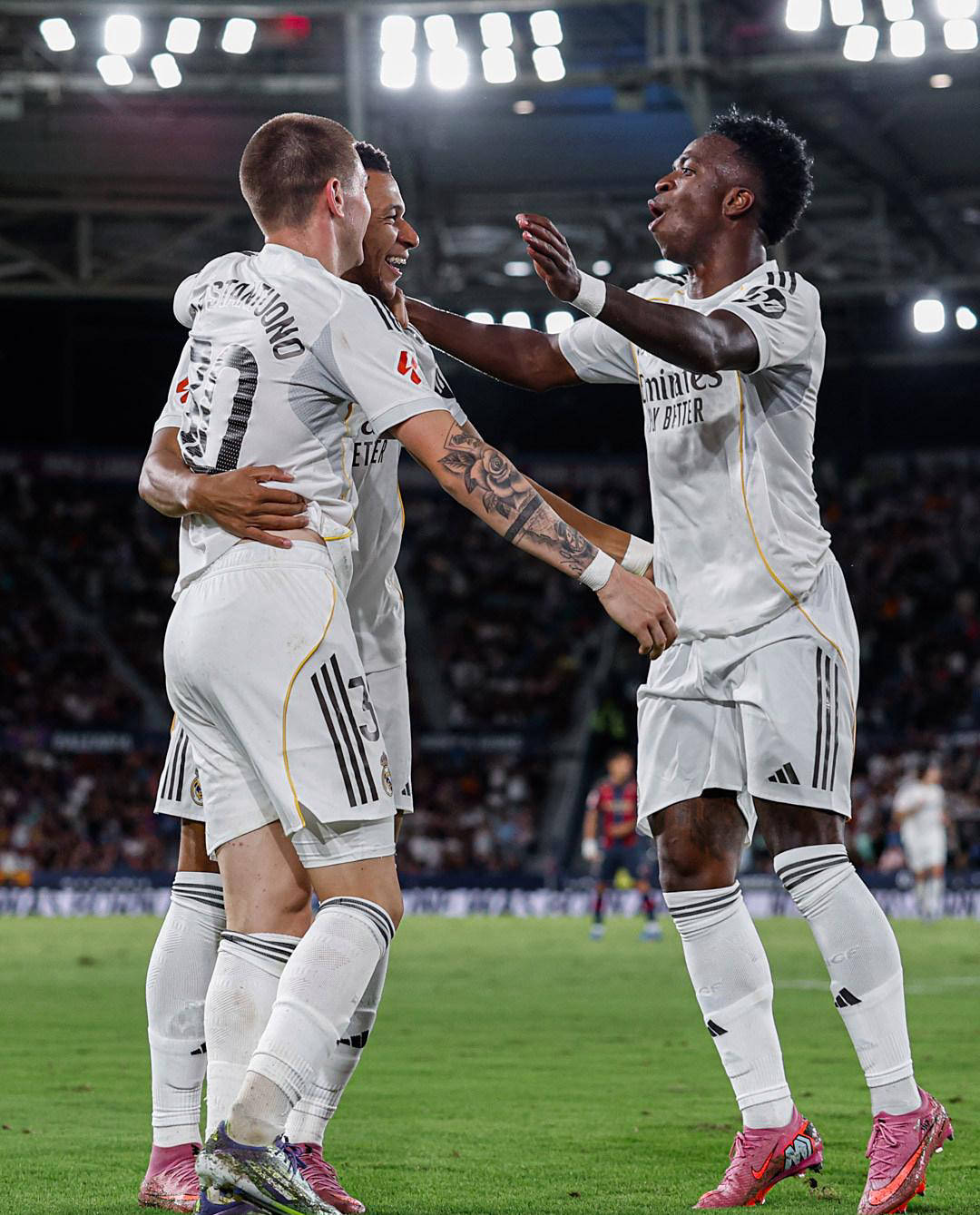 包含曝皇马有意科纳特和萨利巴已经关注相当长时间的词条