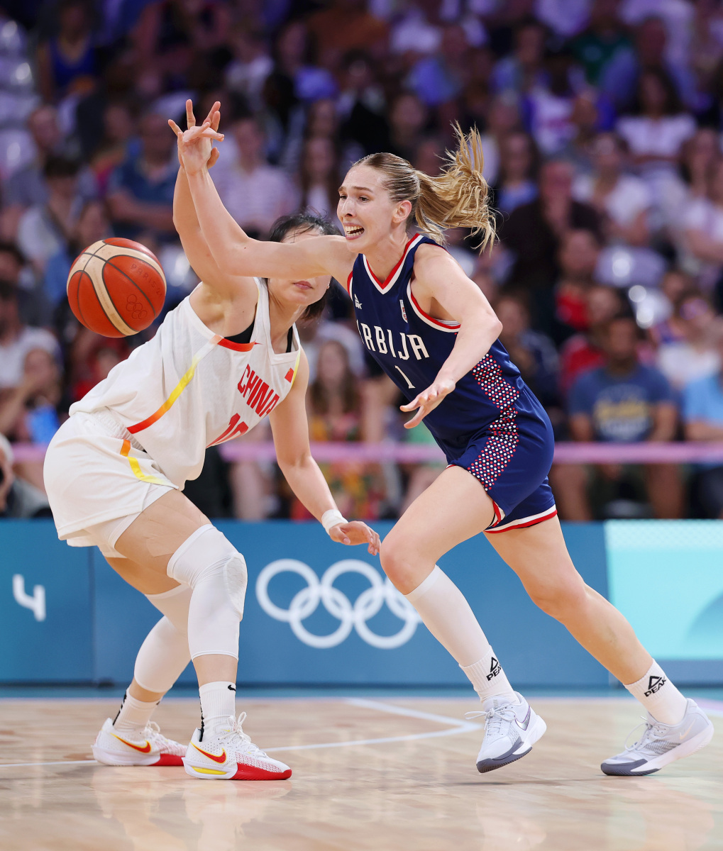 阿女LLF:联合佛罗里达州女篮VS奥布拉斯女篮的简单介绍