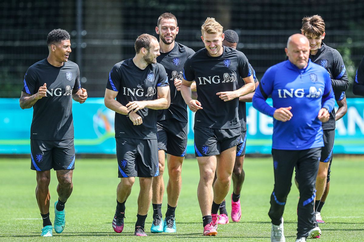 包含意丁G组：拿特多尔切VS诺切里纳的词条