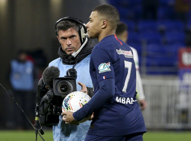 曝米兰有意马克普维尔将面临巴萨的竞争的简单介绍