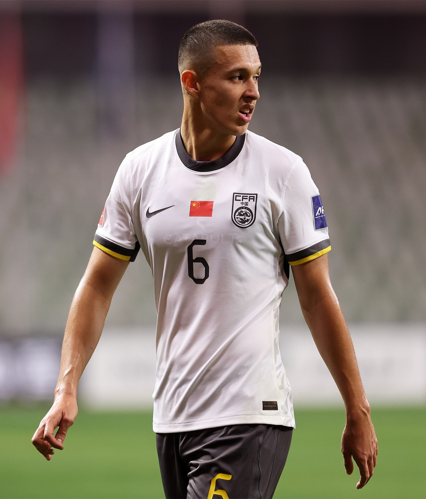 关于王钰栋伤势无大碍左膝韧带轻度拉伤的信息