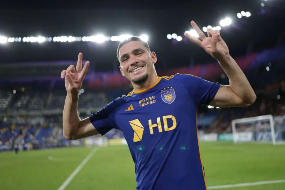 包含曝米特里策加盟中超浙江队签约三年半的词条