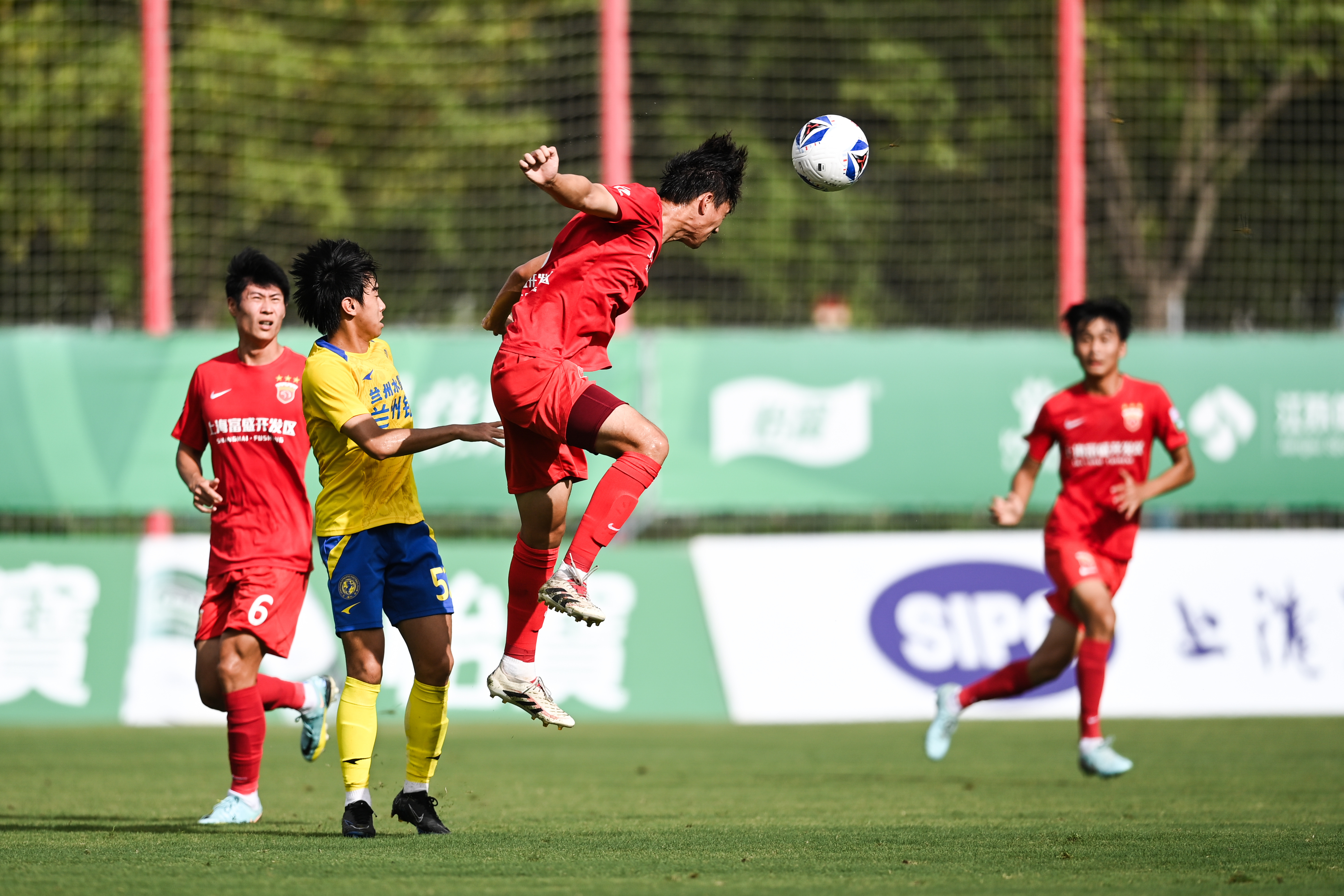 中超河南队1-3上海海港李新翔破门莱昂纳多传射建功的简单介绍