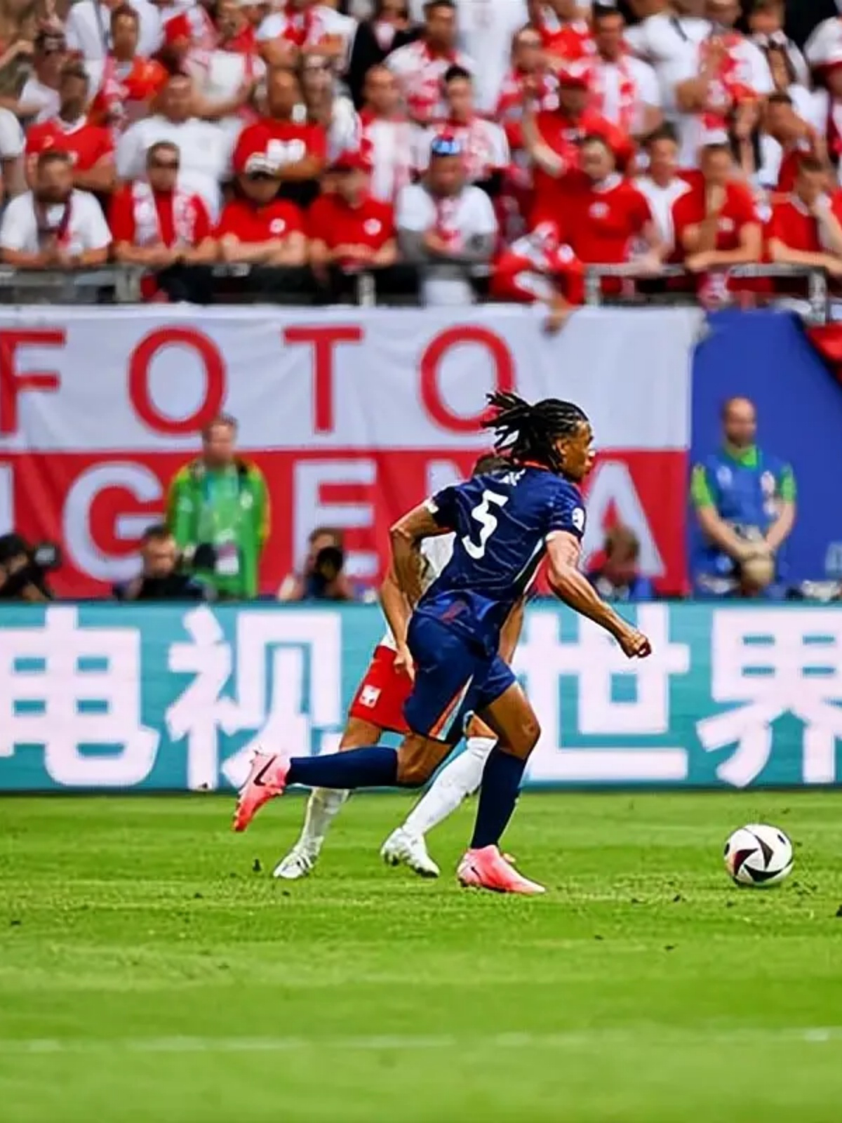 包含世预赛波兰vs荷兰预测分析双方仍保留直接晋级悬念的词条