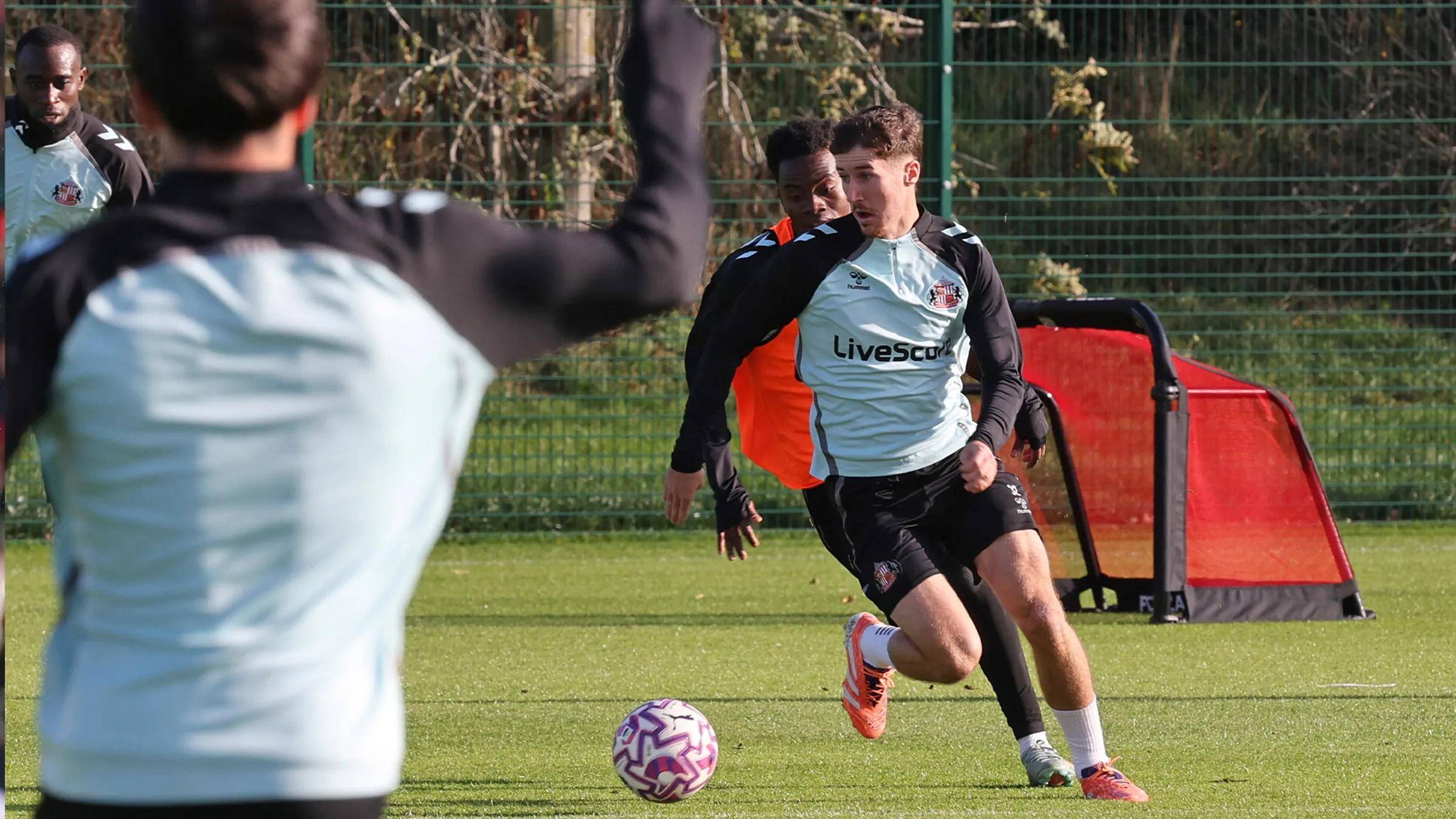 关于英超桑德兰1-1埃弗顿桑德兰升至第四的信息