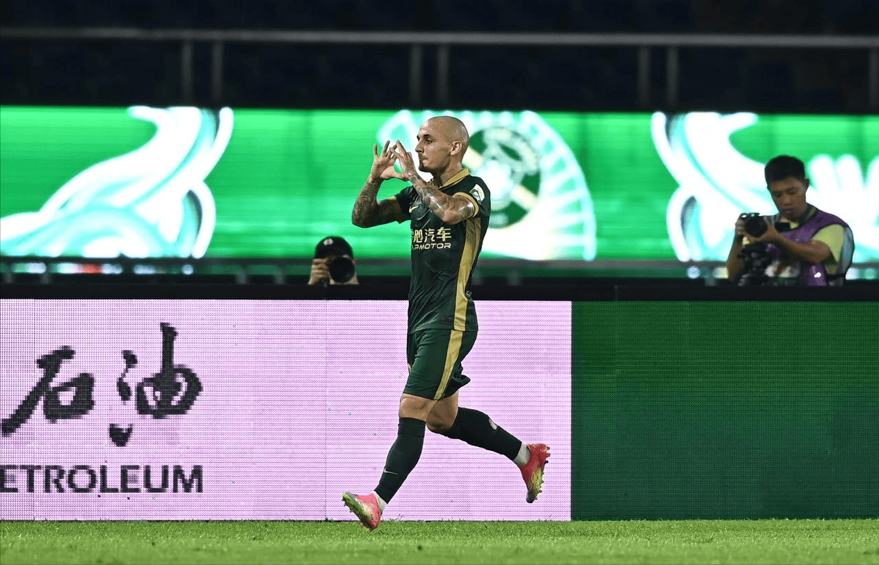 中超青岛海牛0-3浙江队米特里策首秀贡献两射一传王钰栋破门的简单介绍