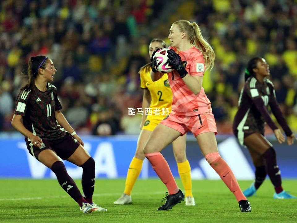 德甲女：勒沃库森女足VS埃森舍纳贝克女足