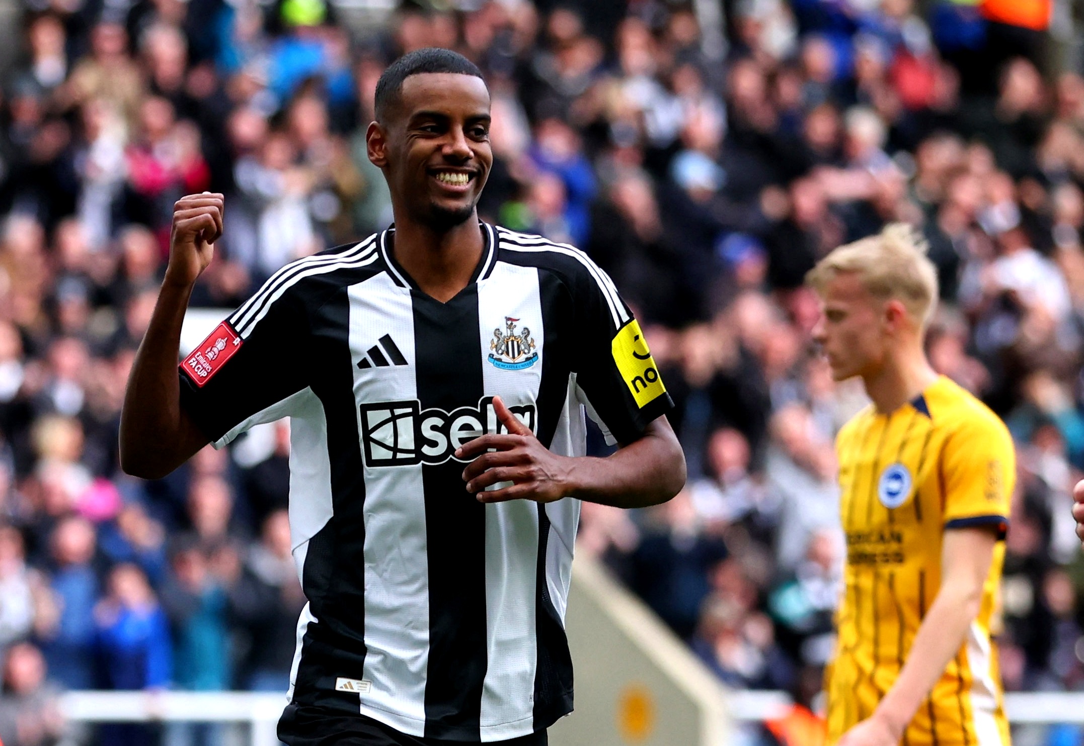 包含曝曼联准备匹配纽卡对于塞斯科的报价取决于球员意愿的词条