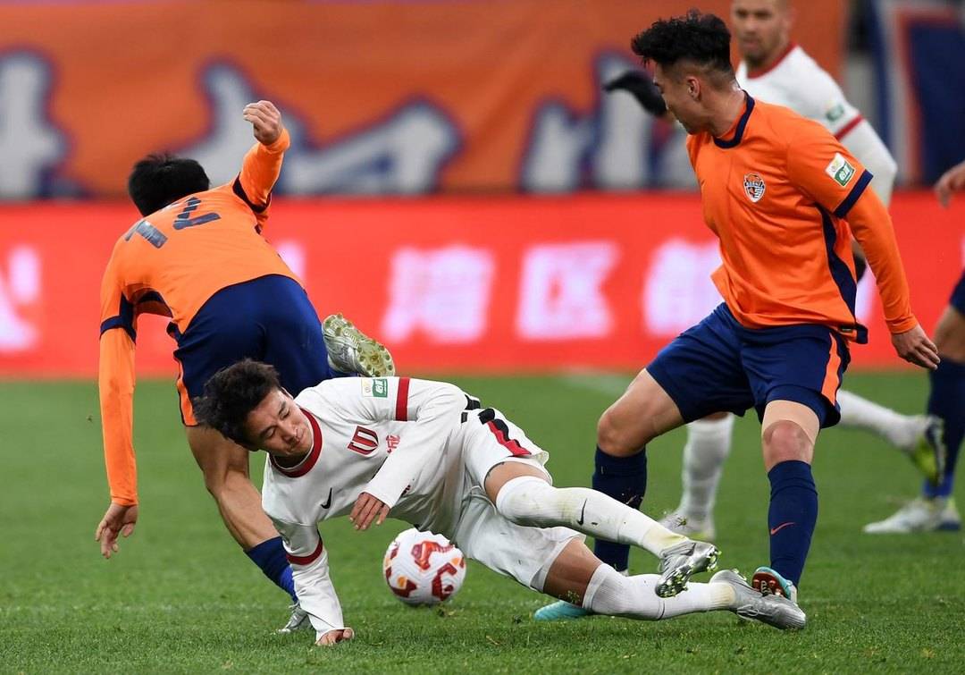 关于足协杯成都蓉城2-1力克青岛海牛晋级四强韦世豪梅开二度建功的信息