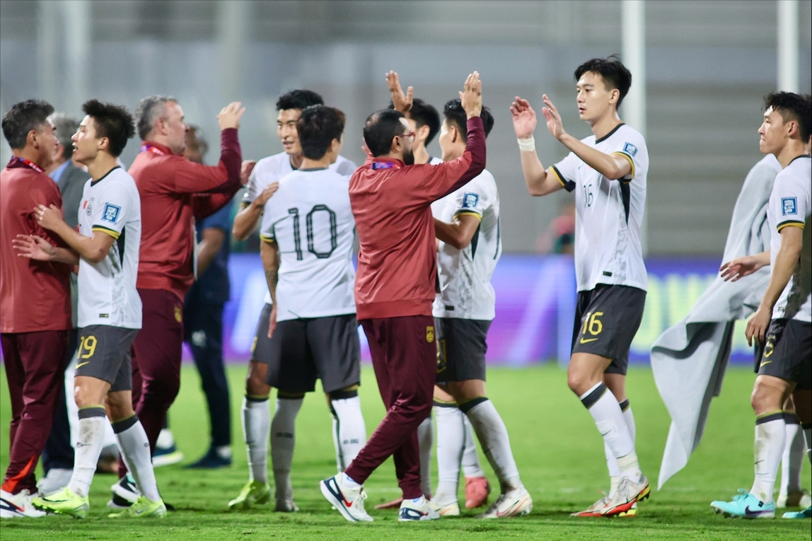 包含国足首发将有调整后防线有伤员缺阵，中前场有球员回归的词条