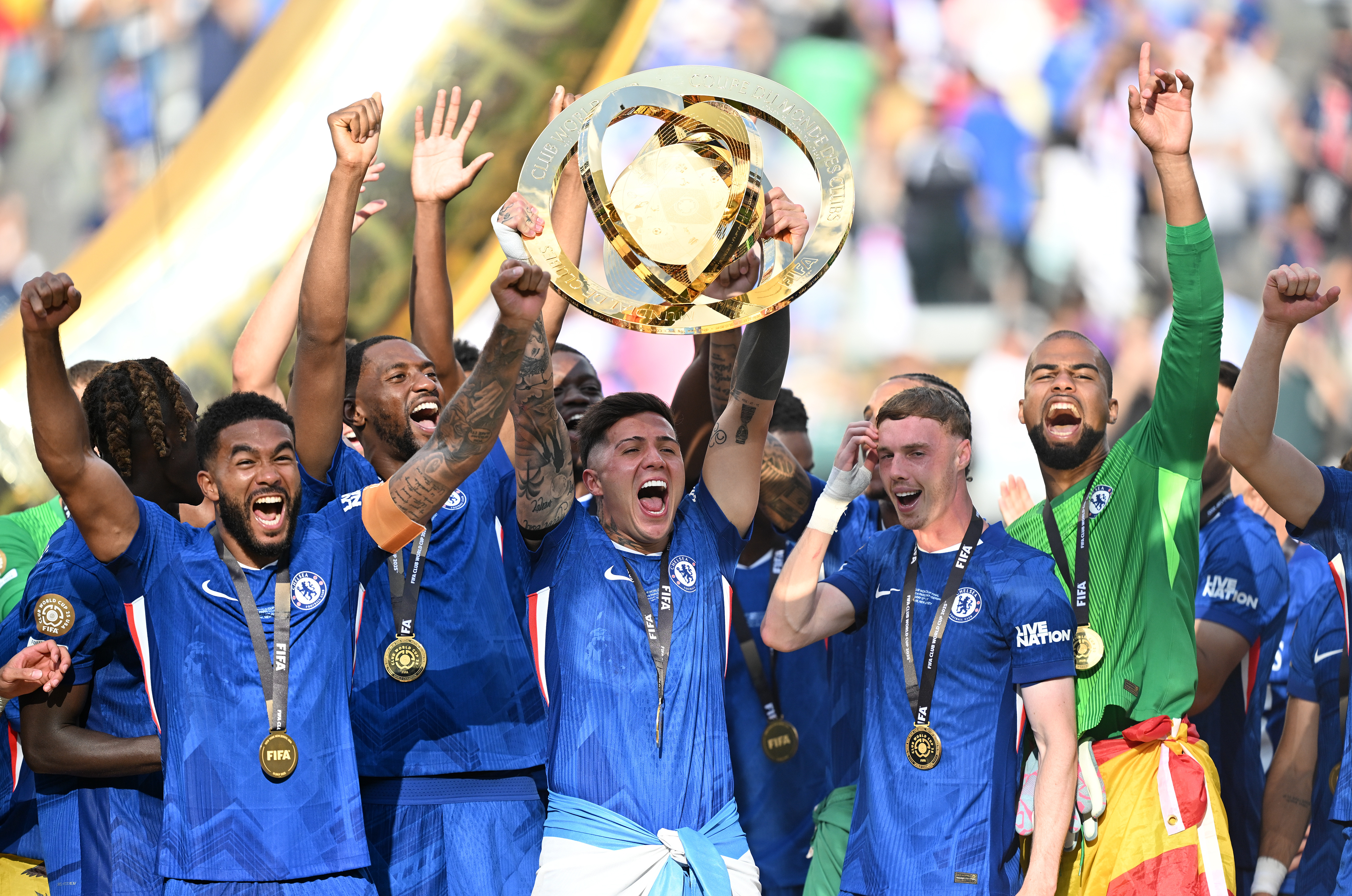 包含切尔西成首支欧战全满贯球队斩获欧协联冠军的词条