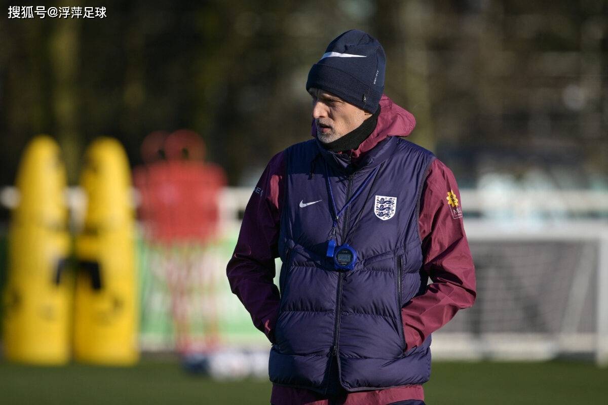 包含图赫尔考虑在世界杯唱英格兰国歌并期待球队明年的表现的词条