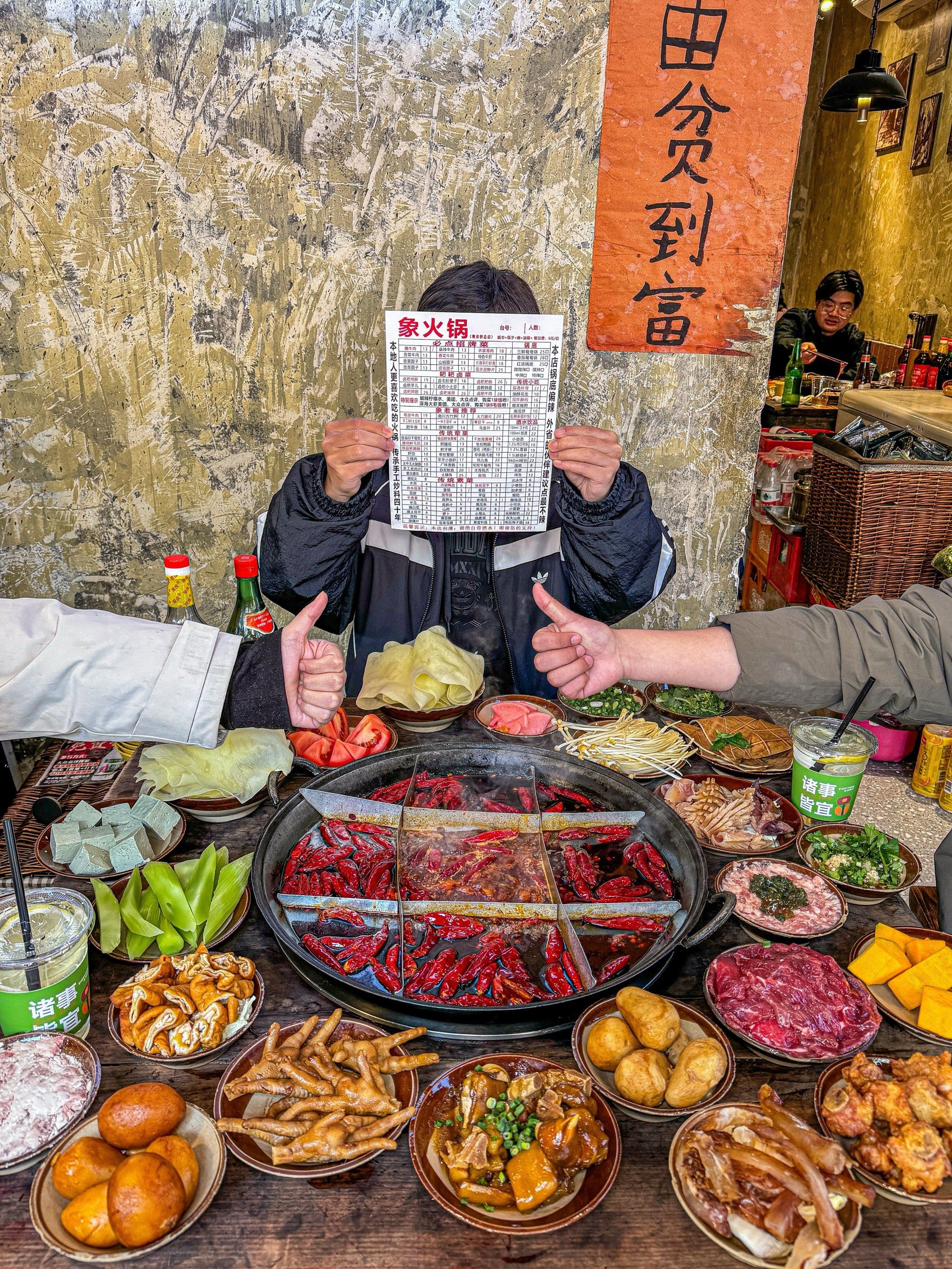 关于重庆球迷邀李章洙吃火锅李章洙曾执教重庆前卫寰岛的信息