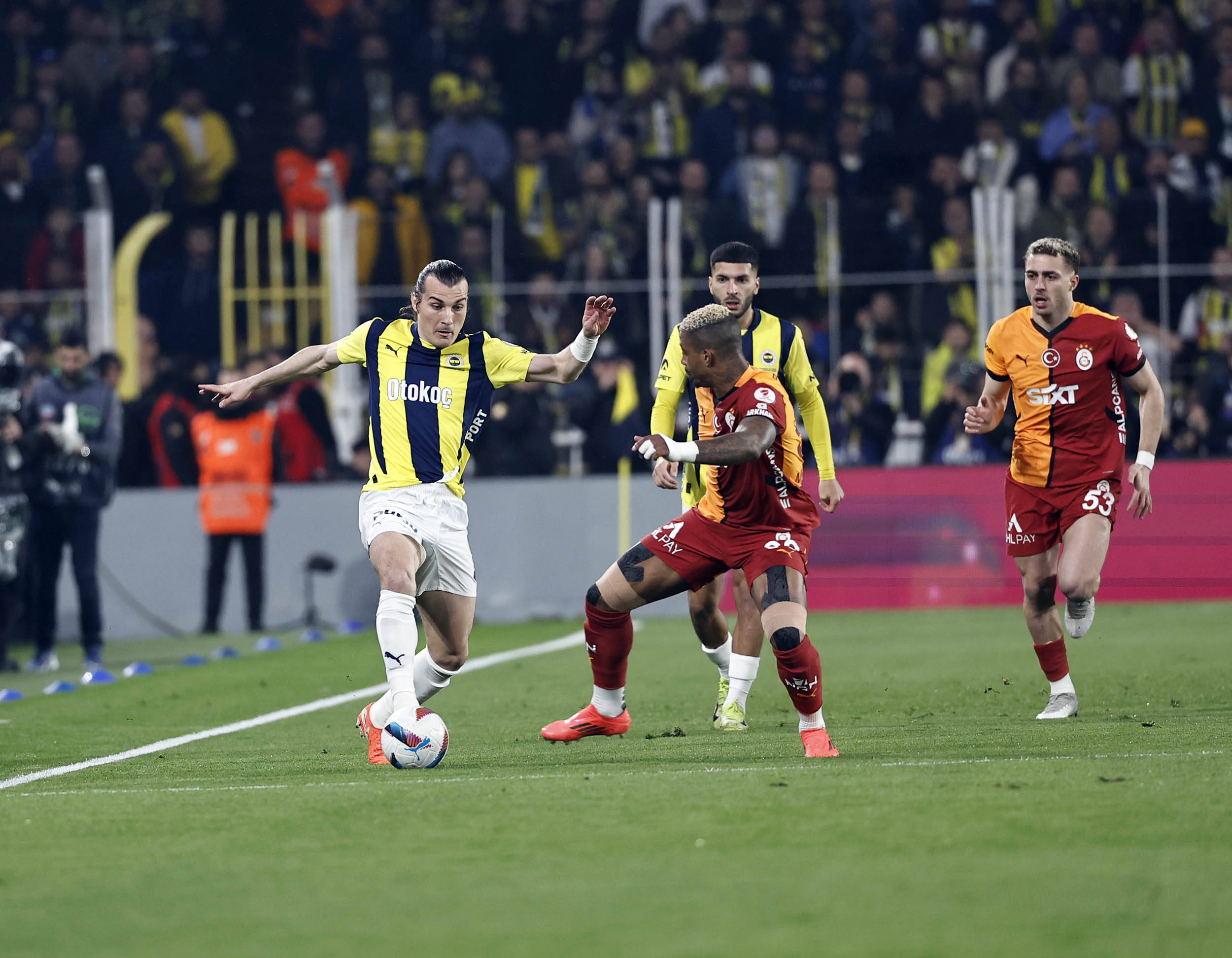 包含费内巴切淘汰费耶诺德范佩西在与穆里尼奥的博弈中落败的词条 包含费内巴切淘汰费耶诺德范佩西在与穆里尼奥的博弈中落败的词条