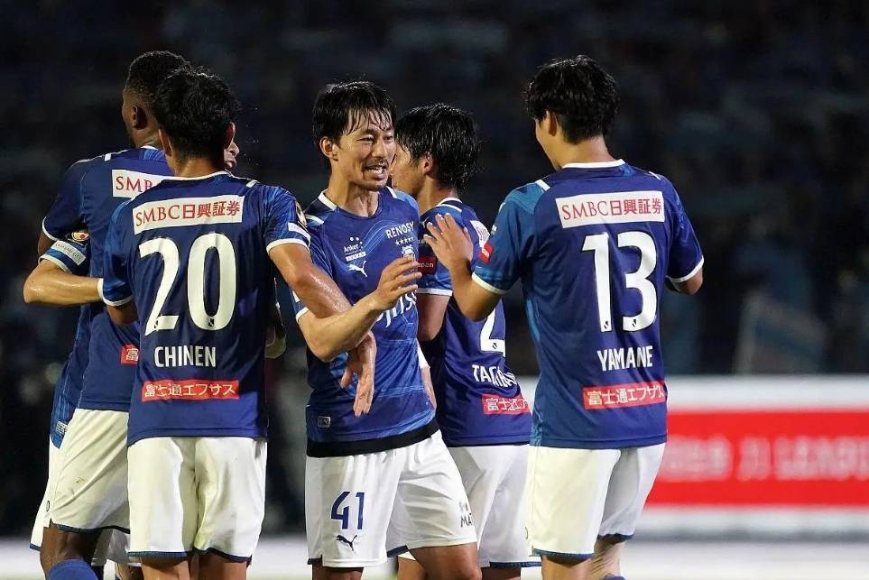 包含日职联广岛三箭VS清水鼓动前瞻广岛三箭历史交锋稍占优势的词条