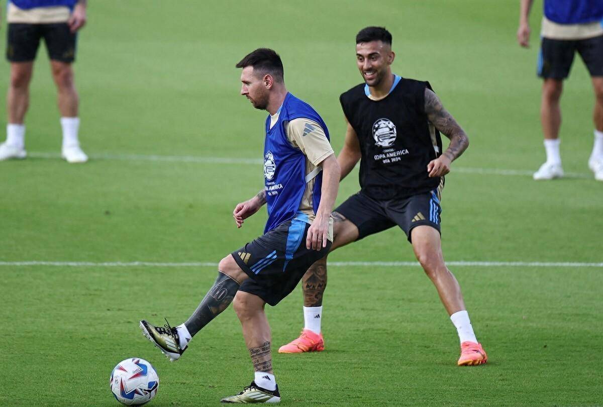 包含曝劳塔罗竞争阿根廷锋线首发对阵哥伦比亚的词条