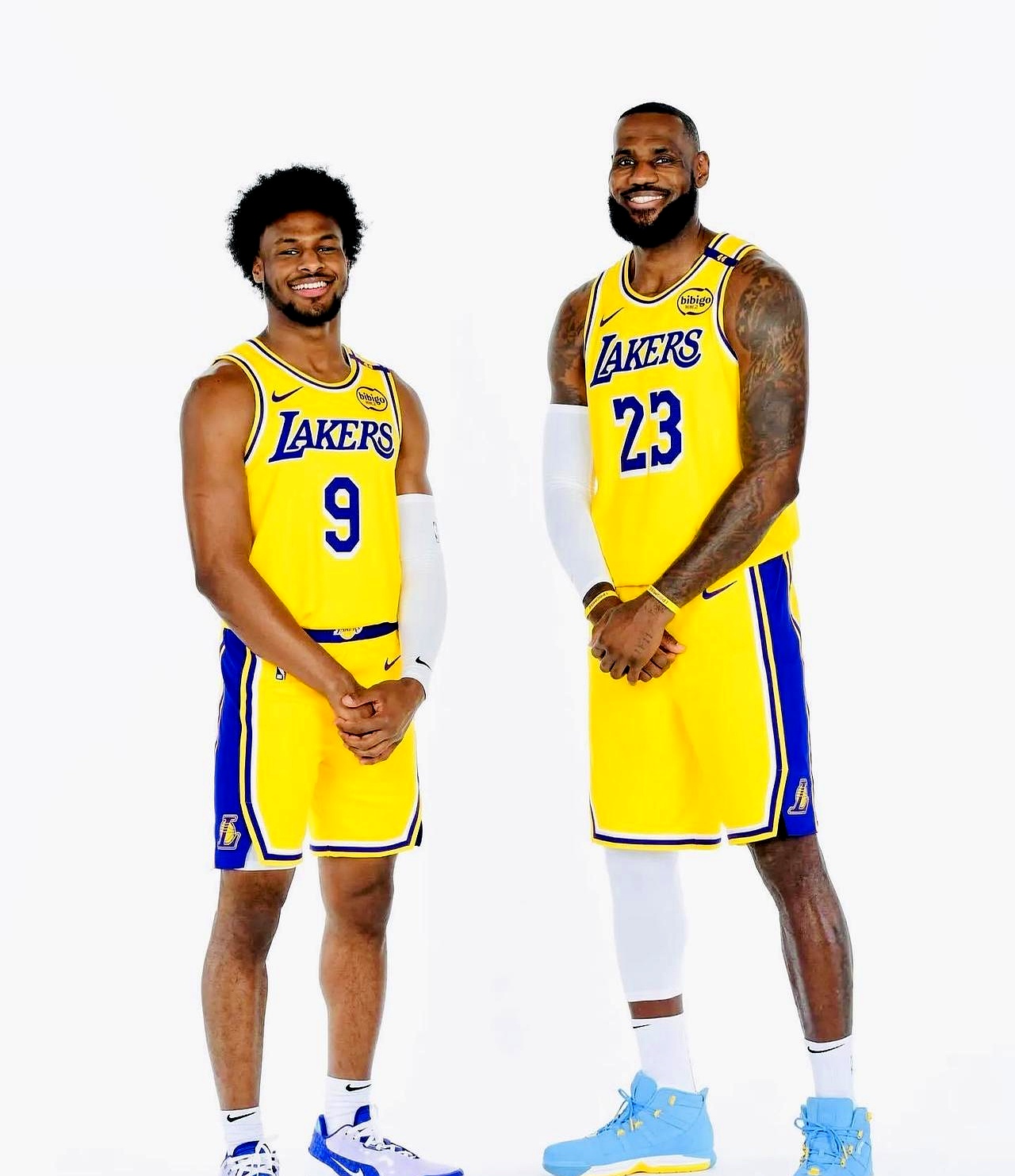 关于安东尼晒照身穿NBA巨星詹姆斯球衣球员今夏或离开曼联的信息 关于安东尼晒照身穿NBA巨星詹姆斯球衣球员今夏或离开曼联的信息