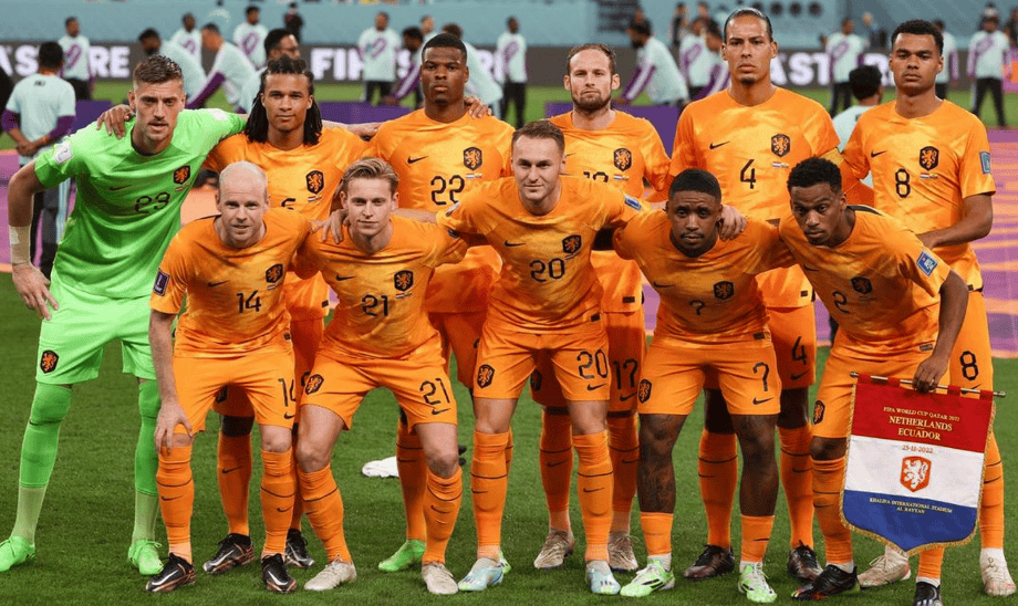 包含世预赛芬兰2-1波兰波兰丢榜首的词条