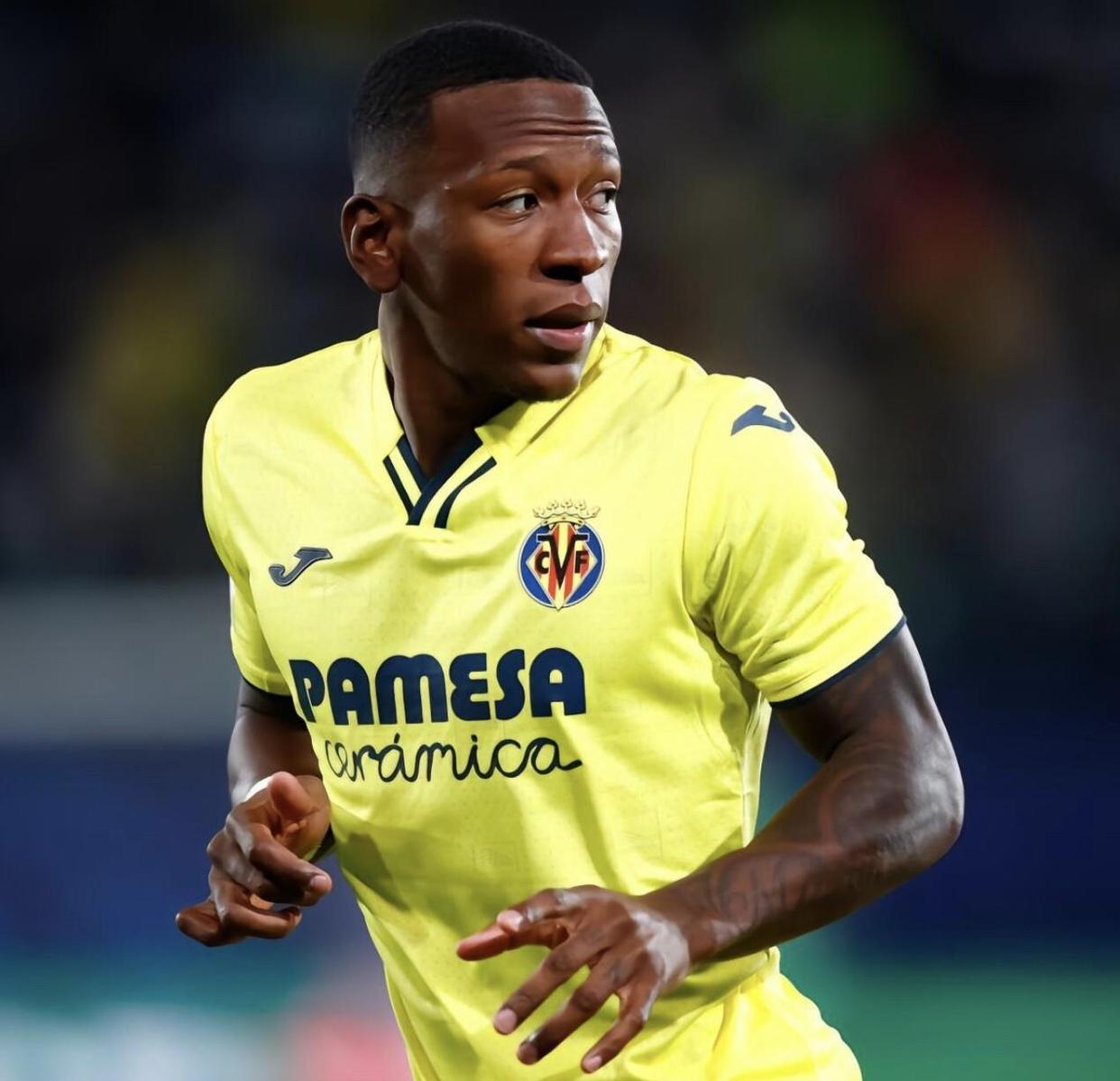 AC米兰报价埃斯图皮尼安球员愿意加盟球队的简单介绍