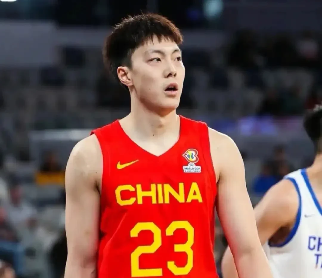 中国男篮热身赛75-72险胜波黑男篮胡金秋16+6赵睿轮休的简单介绍