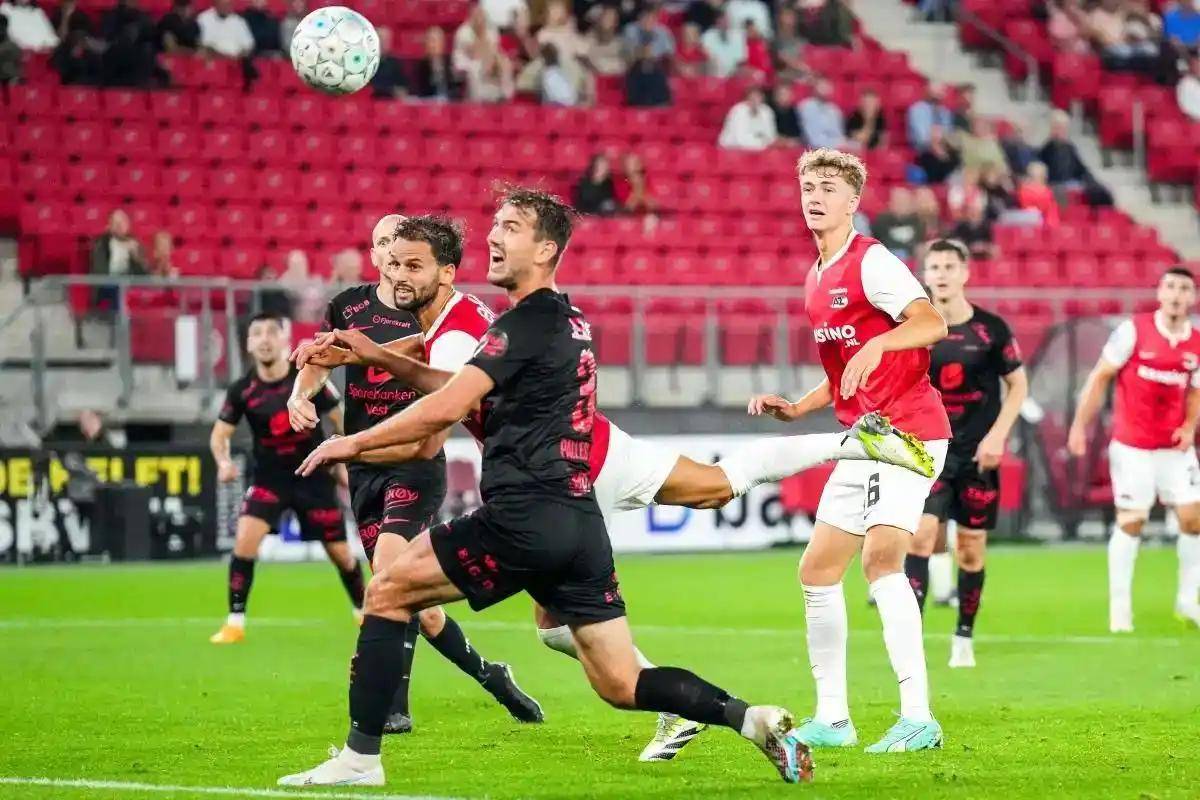 包含法乙兰斯VS特鲁瓦足球比赛预测与推荐特鲁瓦高居榜首宝座的词条