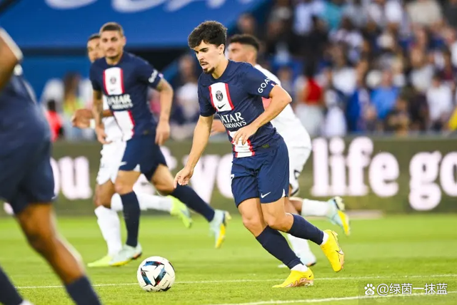 关于梅西对维蒂尼亚挥拳疑似输球情绪失控的信息 关于梅西对维蒂尼亚挥拳疑似输球情绪失控的信息