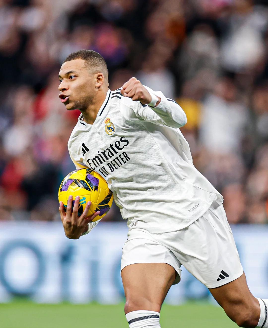 姆巴佩晒照庆祝身穿皇马10号球衣此前属于莫德里奇的简单介绍