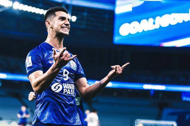 足协杯1/8决赛上海海港2-3上海申花路易斯帽子戏法吴曦助攻戴帽的简单介绍