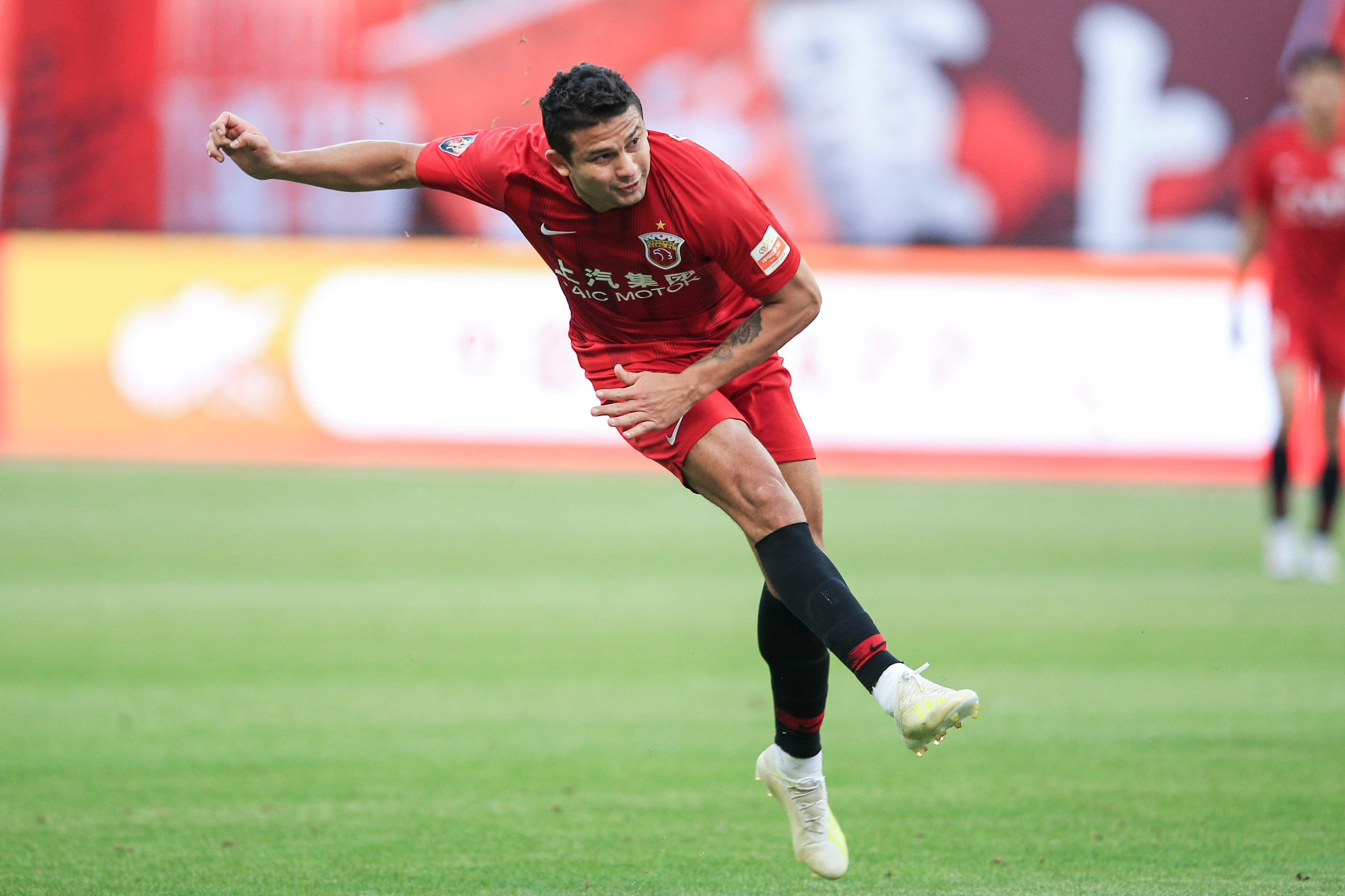 32岁中超队主力遭车祸头部骨折无生命危险的简单介绍