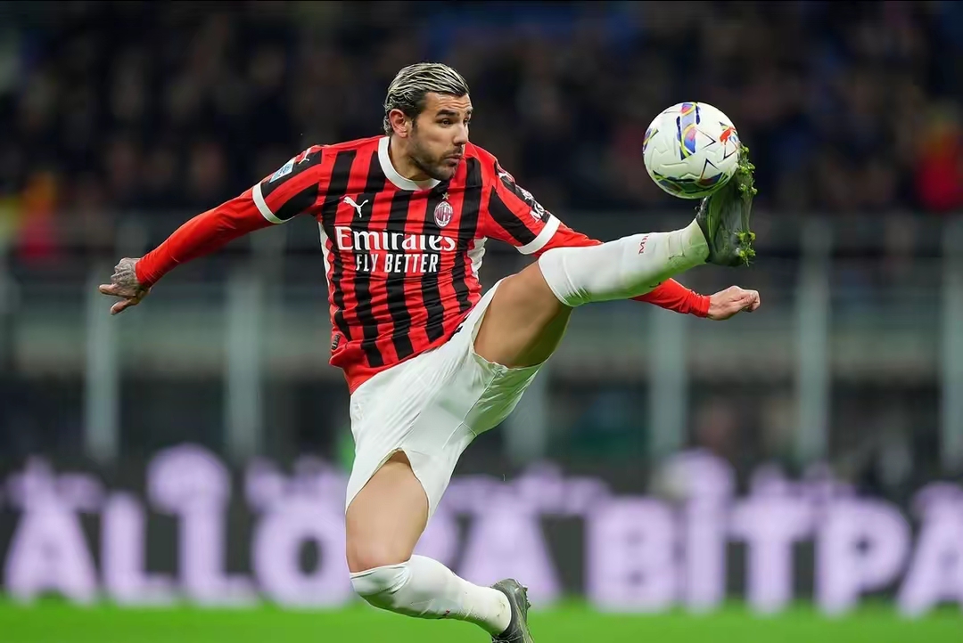 关于曼联有意租借帕利尼亚拜仁对球员离开持开放态度的信息