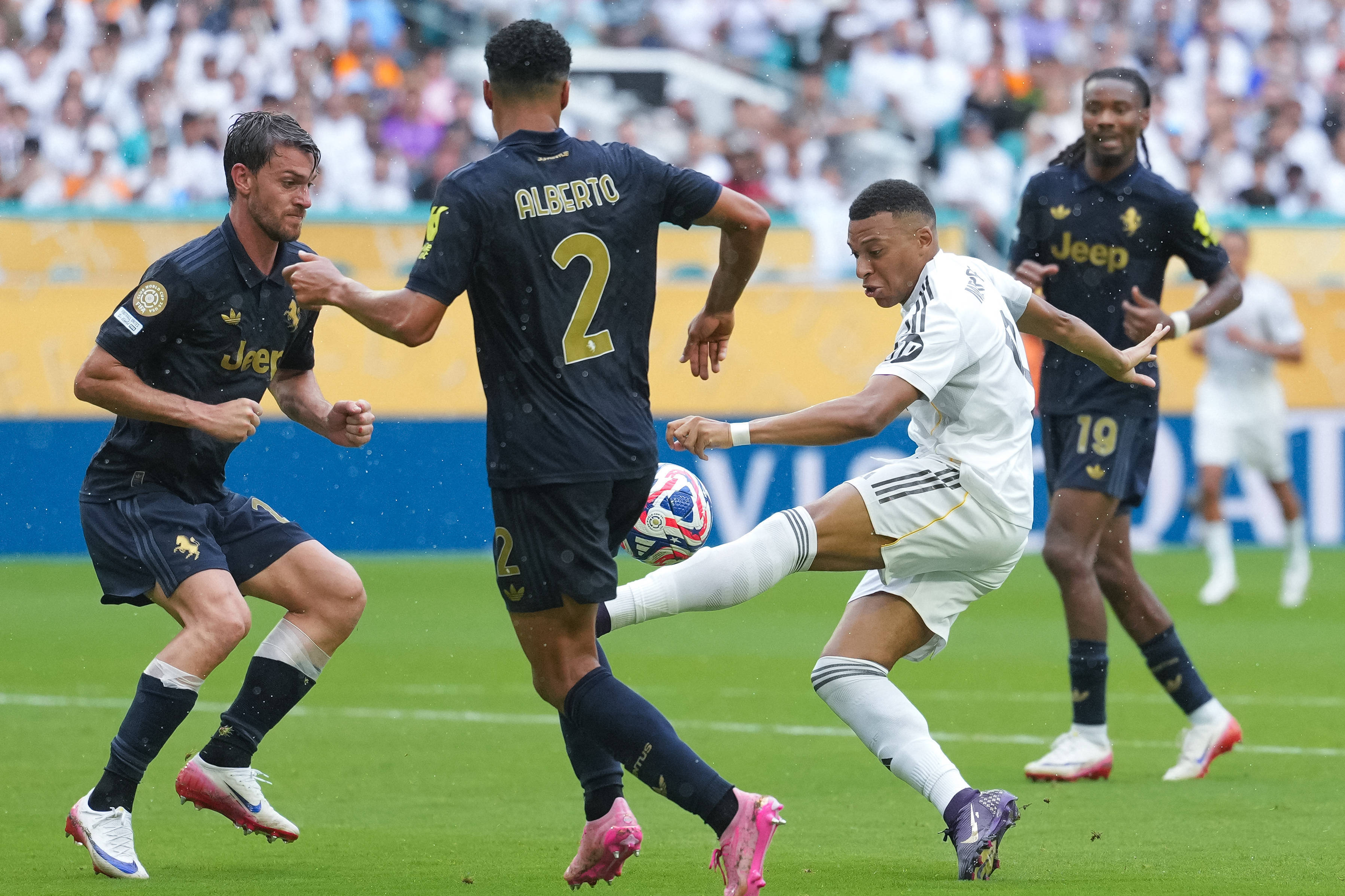 曝A费将在世俱杯后加盟皇马皇马与本菲卡达成协议的简单介绍  第2张