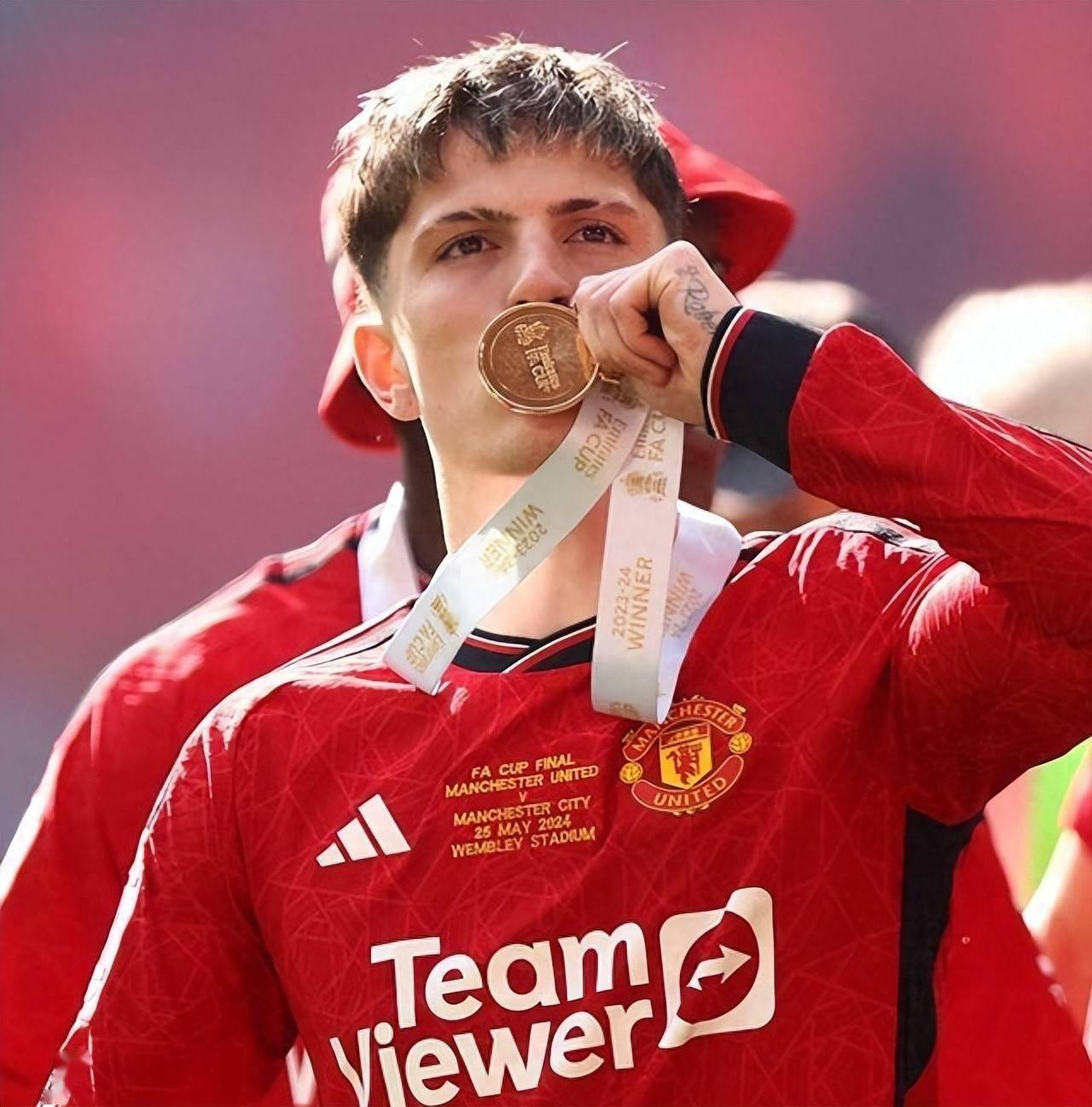 关于切尔西与曼联即将敲定加纳乔的转会球员希望用表现证明自己的信息