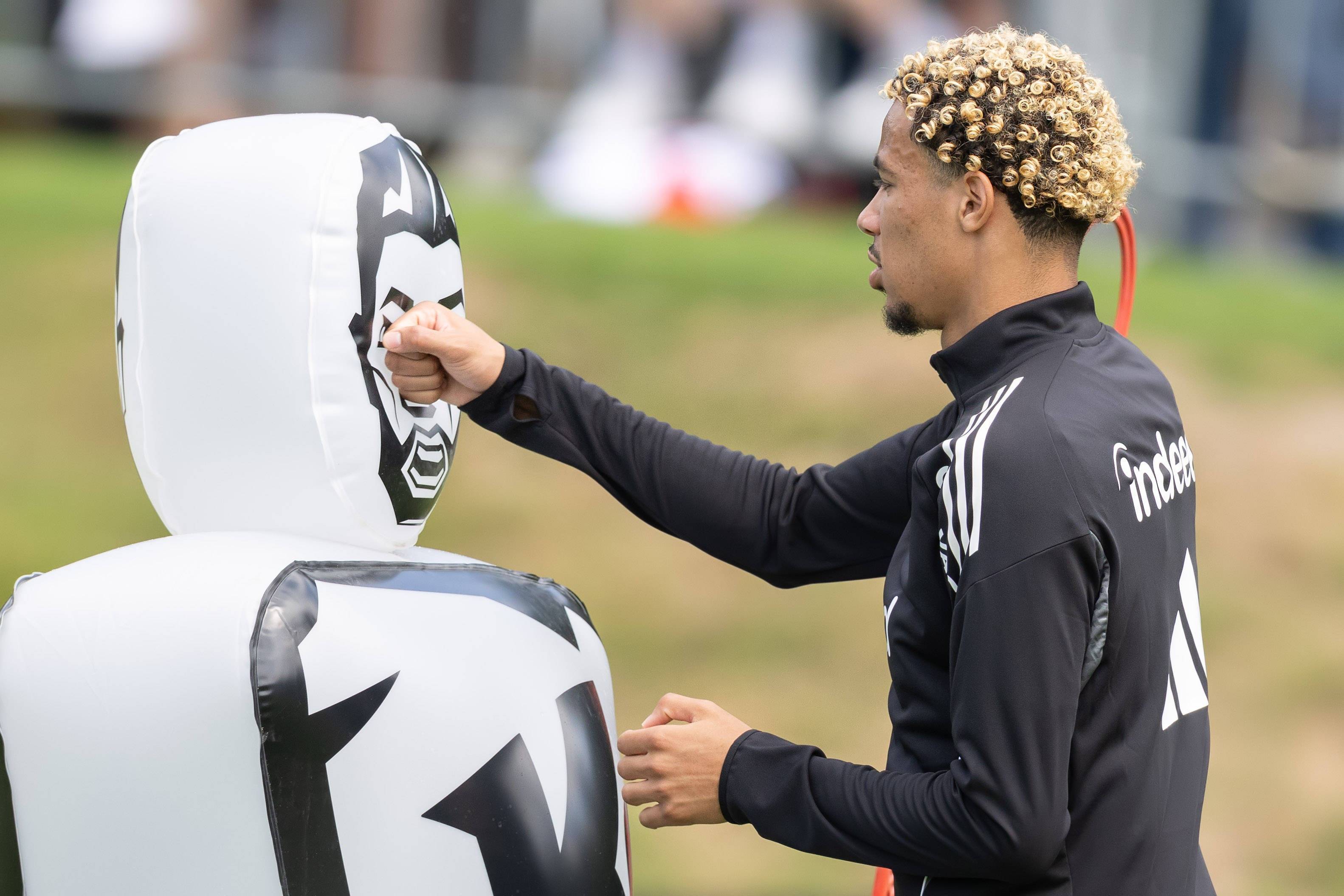 关于伊萨克不满纽卡未兑现加薪承诺球员希望寻求转会的信息  第2张