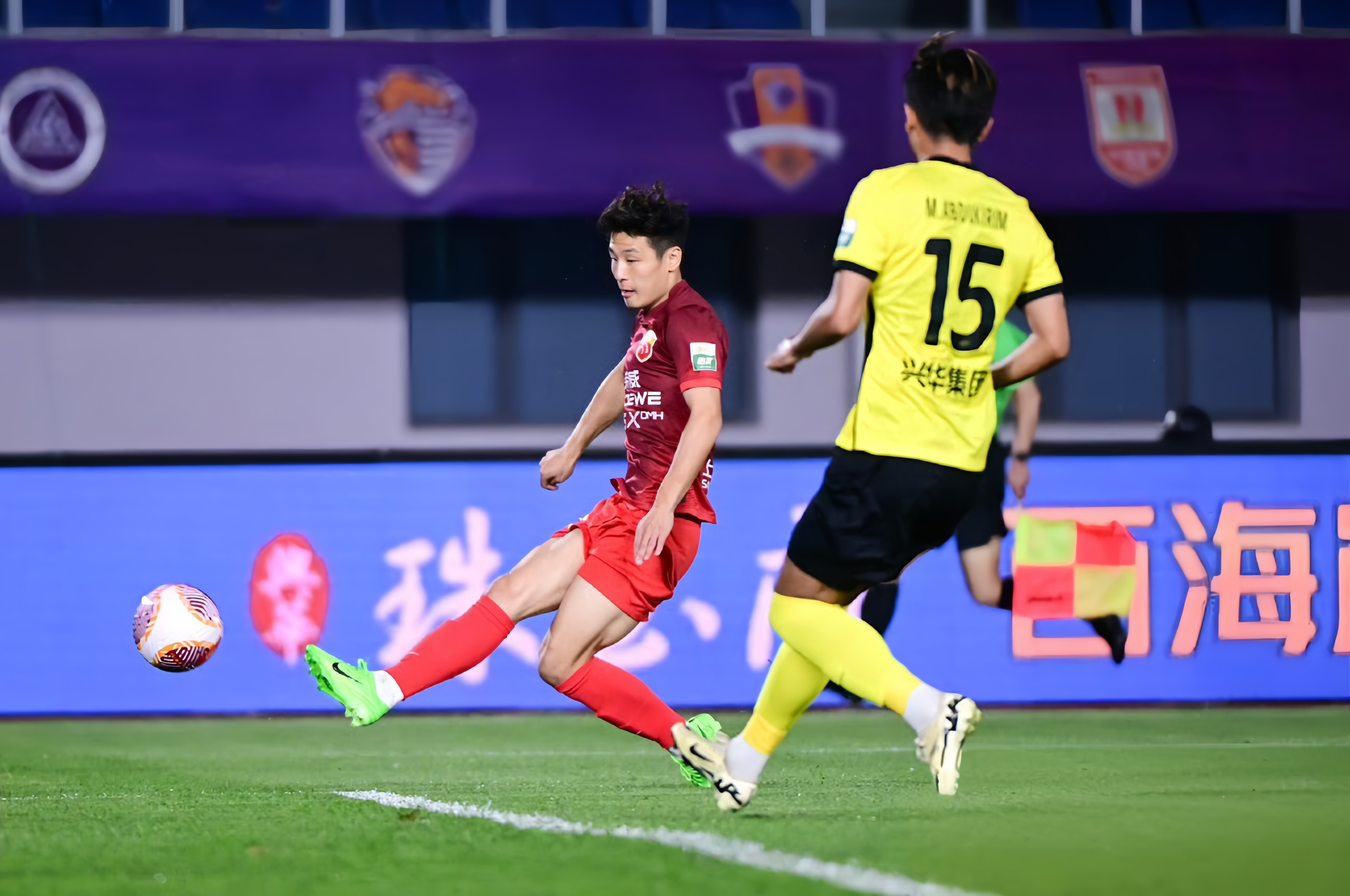 包含足协杯1/8决赛青岛海牛2-1广西恒宸罗文森远射建功金永浩破门的词条