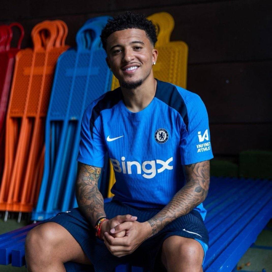 包含维拉签下桑乔和埃利奥特在转会截止日完成关键转会的词条