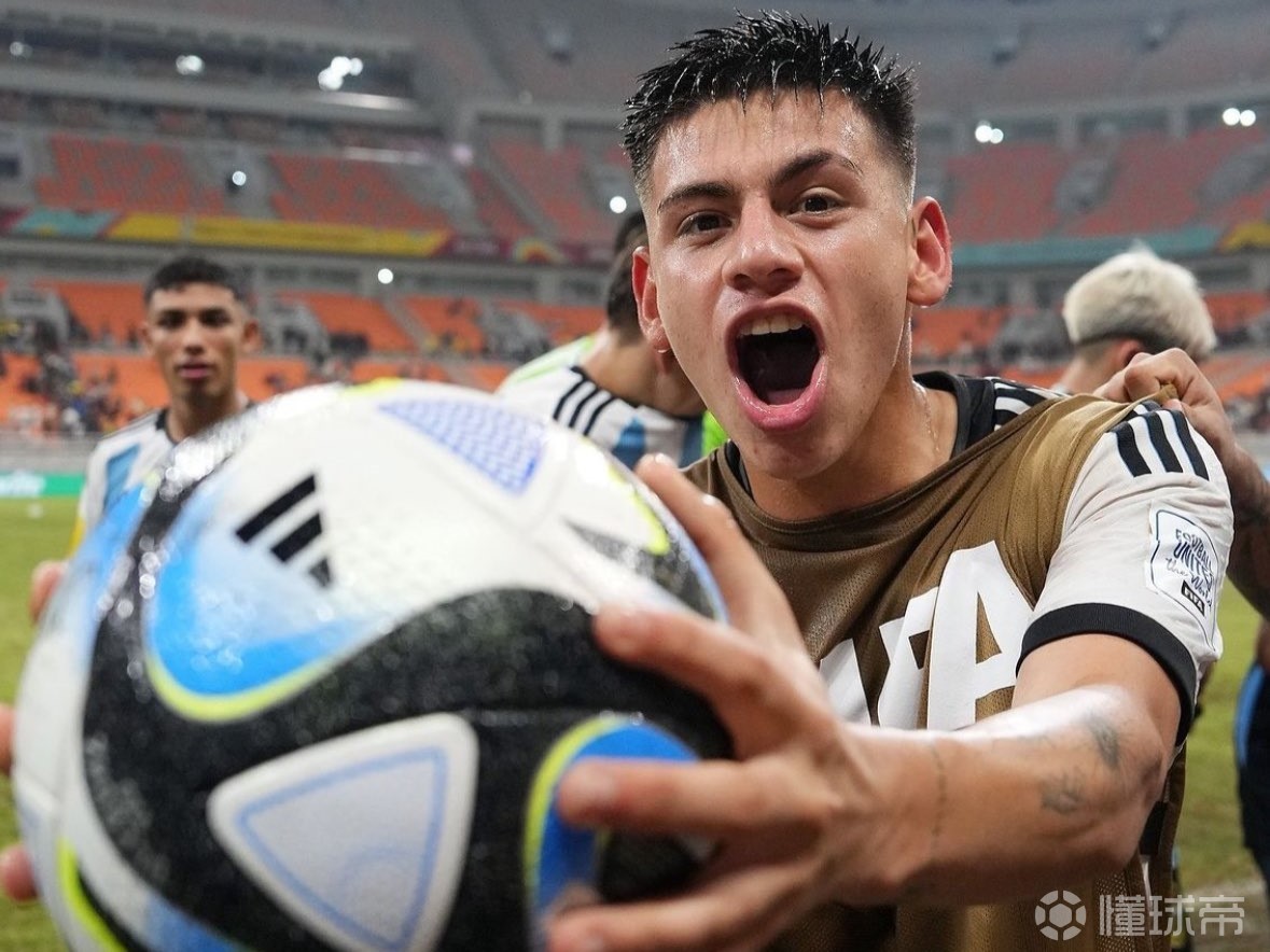 罗马有意先租后买埃切维里但曼城不同意加入买断条款的简单介绍  第2张