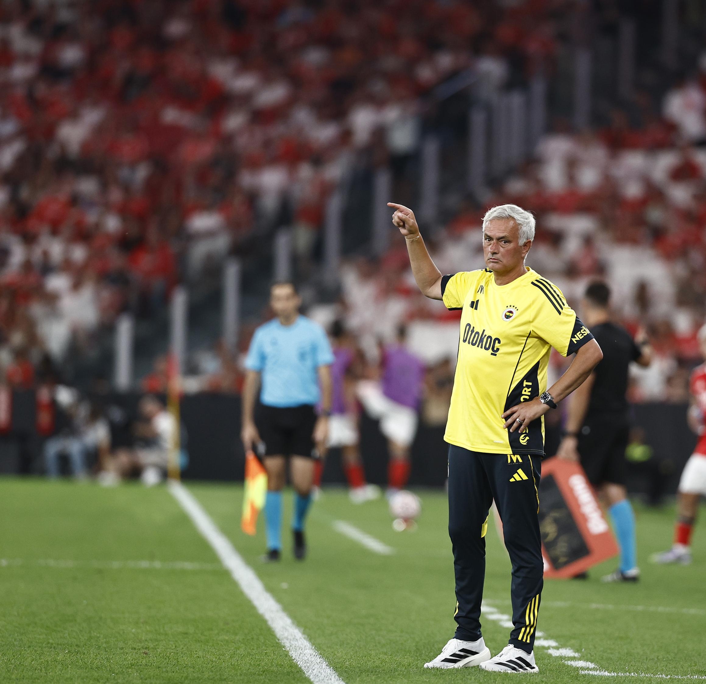 关于英超切尔西0-0水晶宫埃泽进球被吹德拉普失良机的信息  第2张